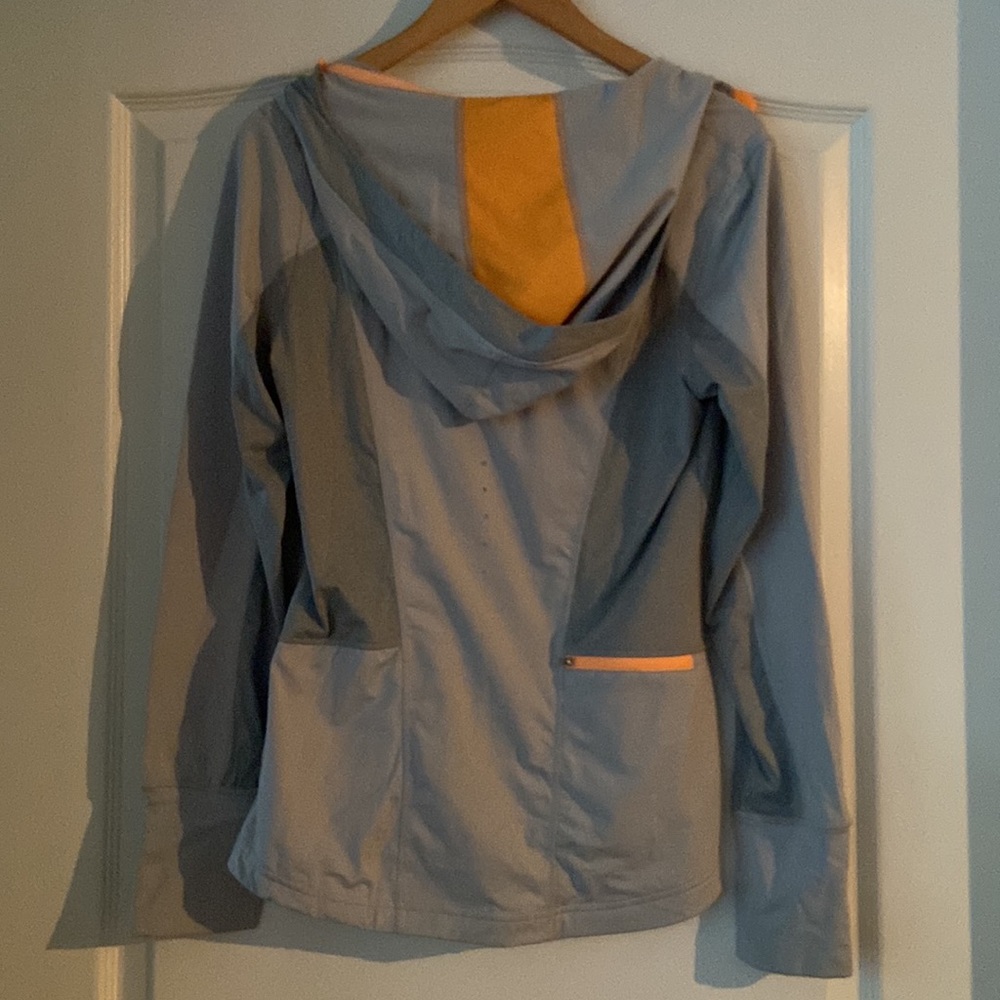 Athletic pull over. - Picture 4 of 6